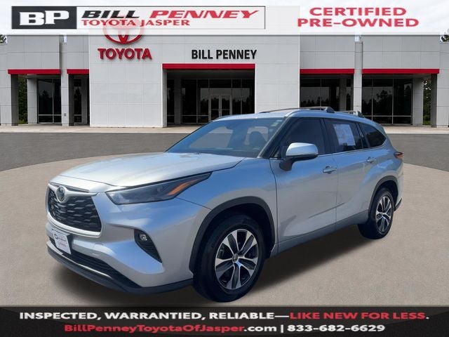 2023 Toyota Highlander XLE in Celestial Silver Metallic — front three-quarter view